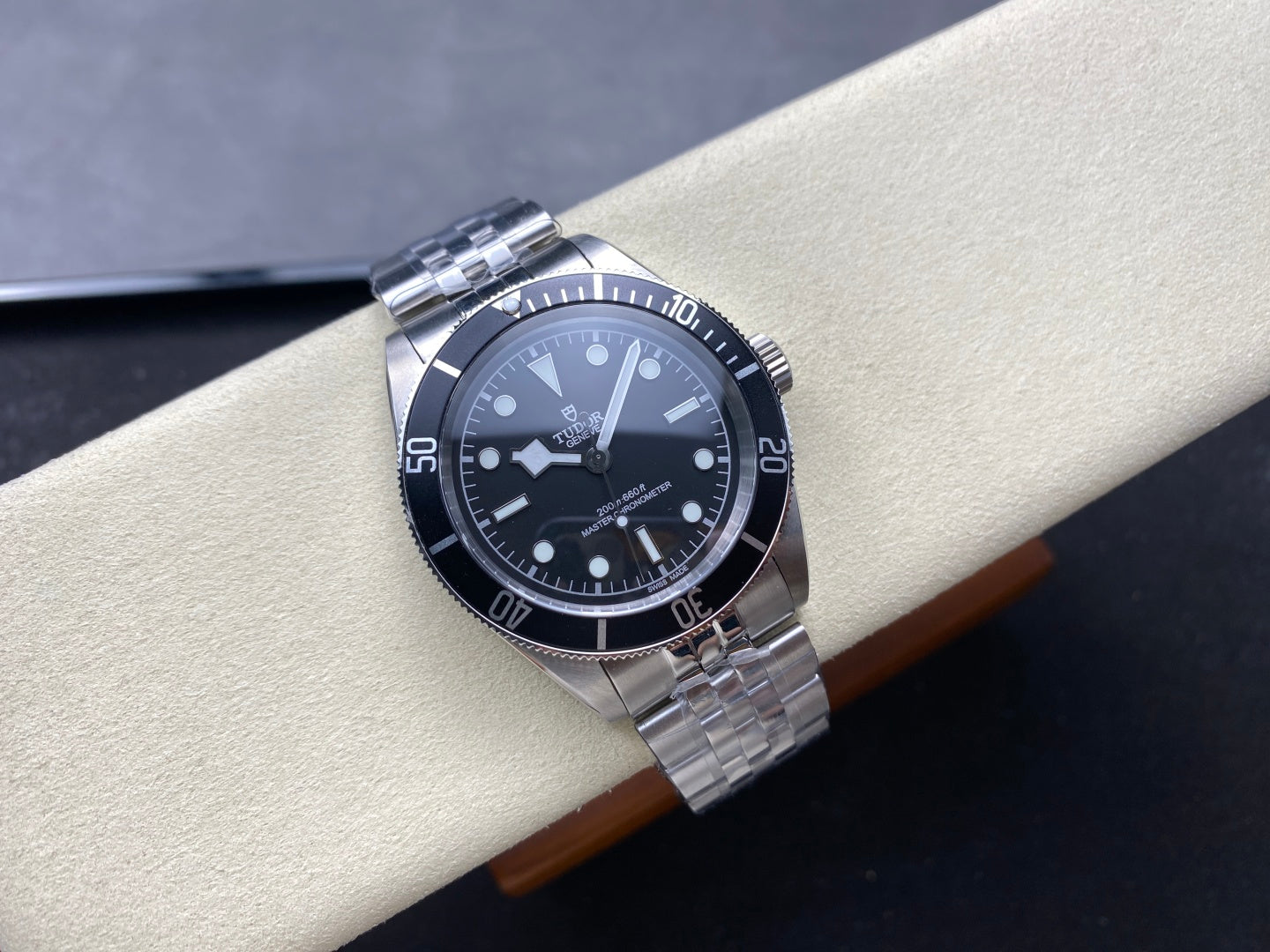 TUDOR-11