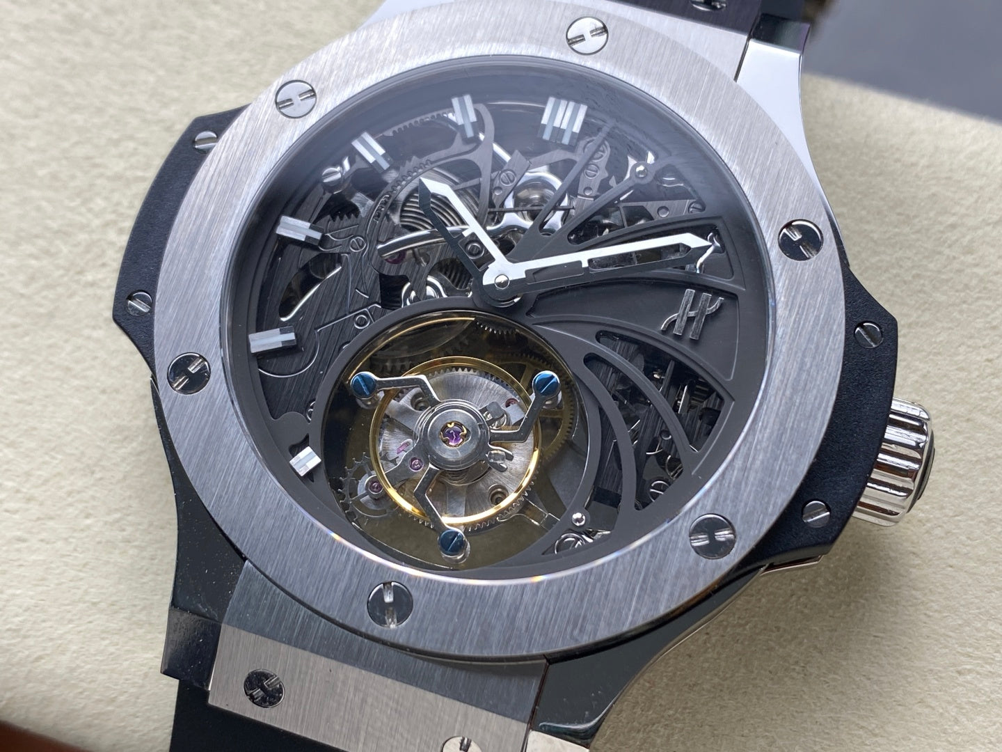 HUBLOT-8