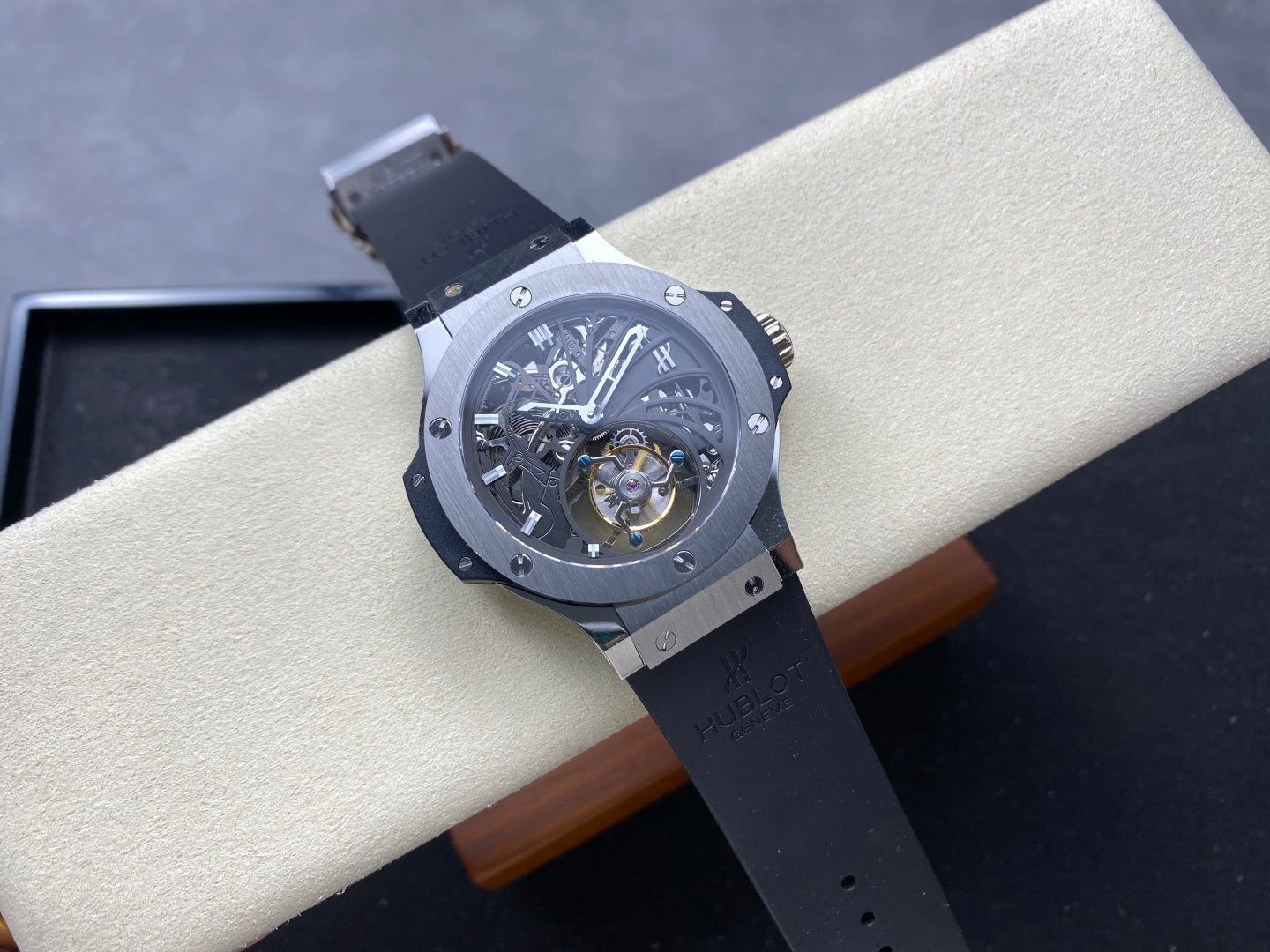 HUBLOT-8