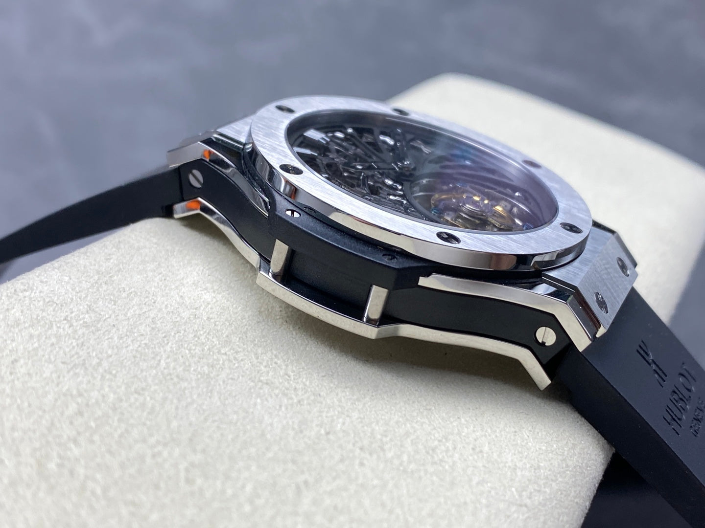 HUBLOT-8